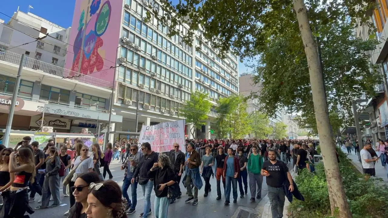 Atina’da Eğitim Protestosu 10 Binden Fazla Kişi Yürüdü 2