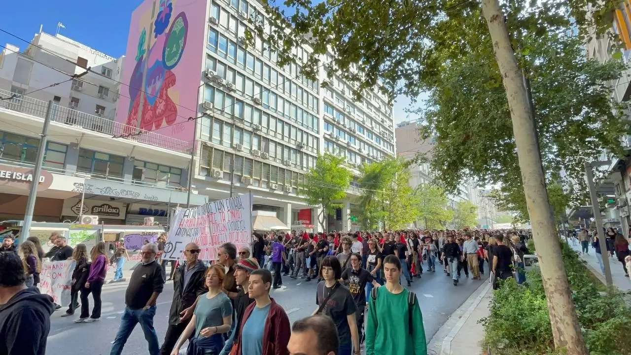 Atina’da Eğitim Protestosu 10 Binden Fazla Kişi Yürüdü