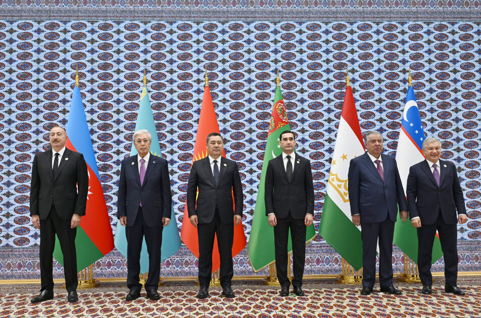Avaza’da Kritik Zirve Başladı Aliyev Liderlerle Buluştu1