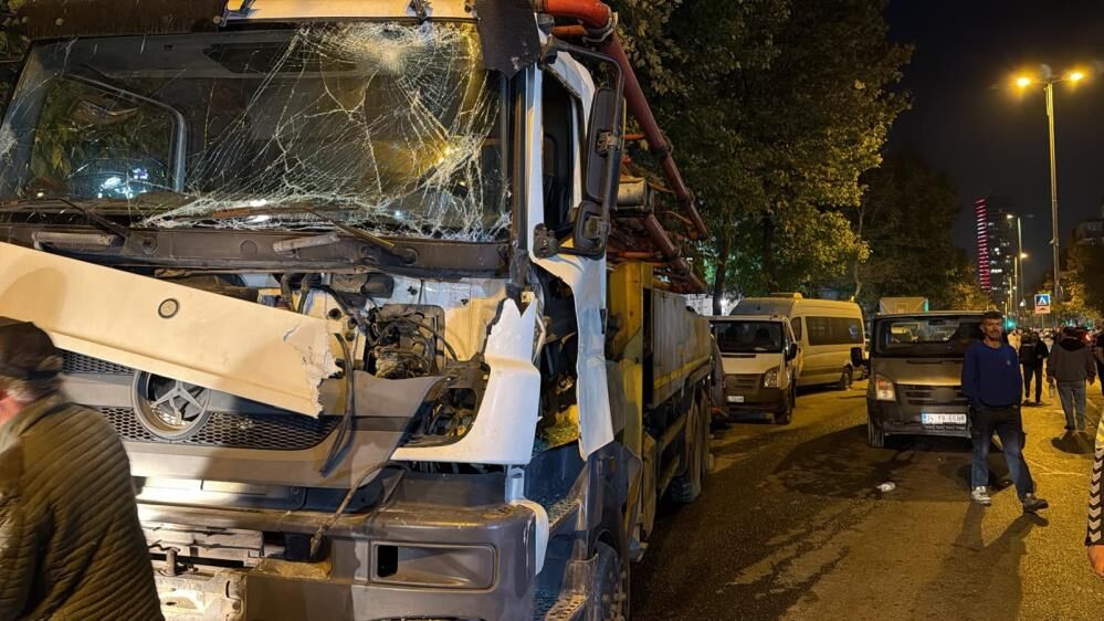 Avcılar'da beton pompası dehşet saçtı: 7 aracı biçti!