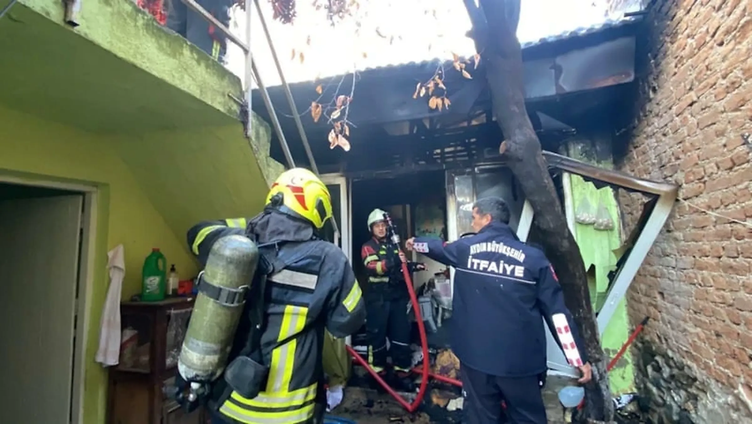 Aydın'da 86 Yaşındaki Adam Yanan Evinden Son Anda Kurtuldu (2)