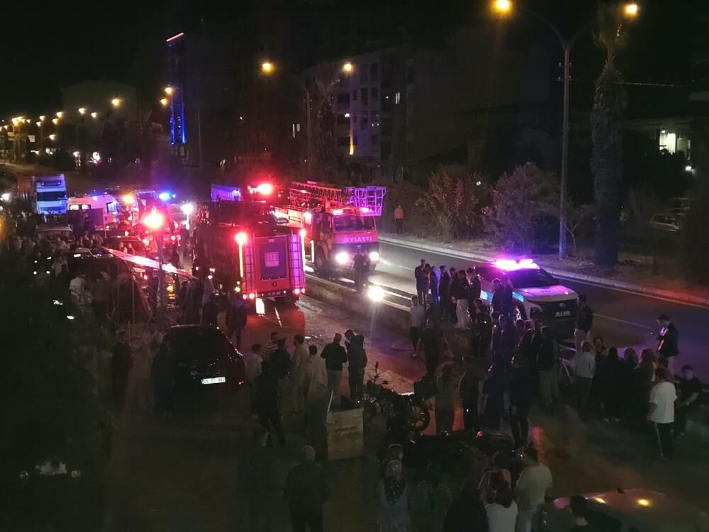 Aydın’da Yangına Uykuda Yakalandılar Yüzlerce Kişi Sokağa Döküldü.-1