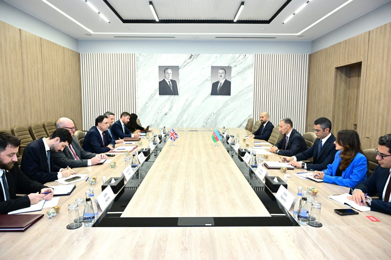 Azerbaycan İngiltere Hattında Yeni Dönem Yeni Yol Haritası Imzalandı