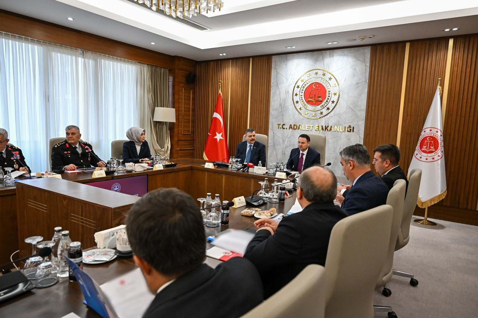 Bakan Çiftçi Akın Gürlek