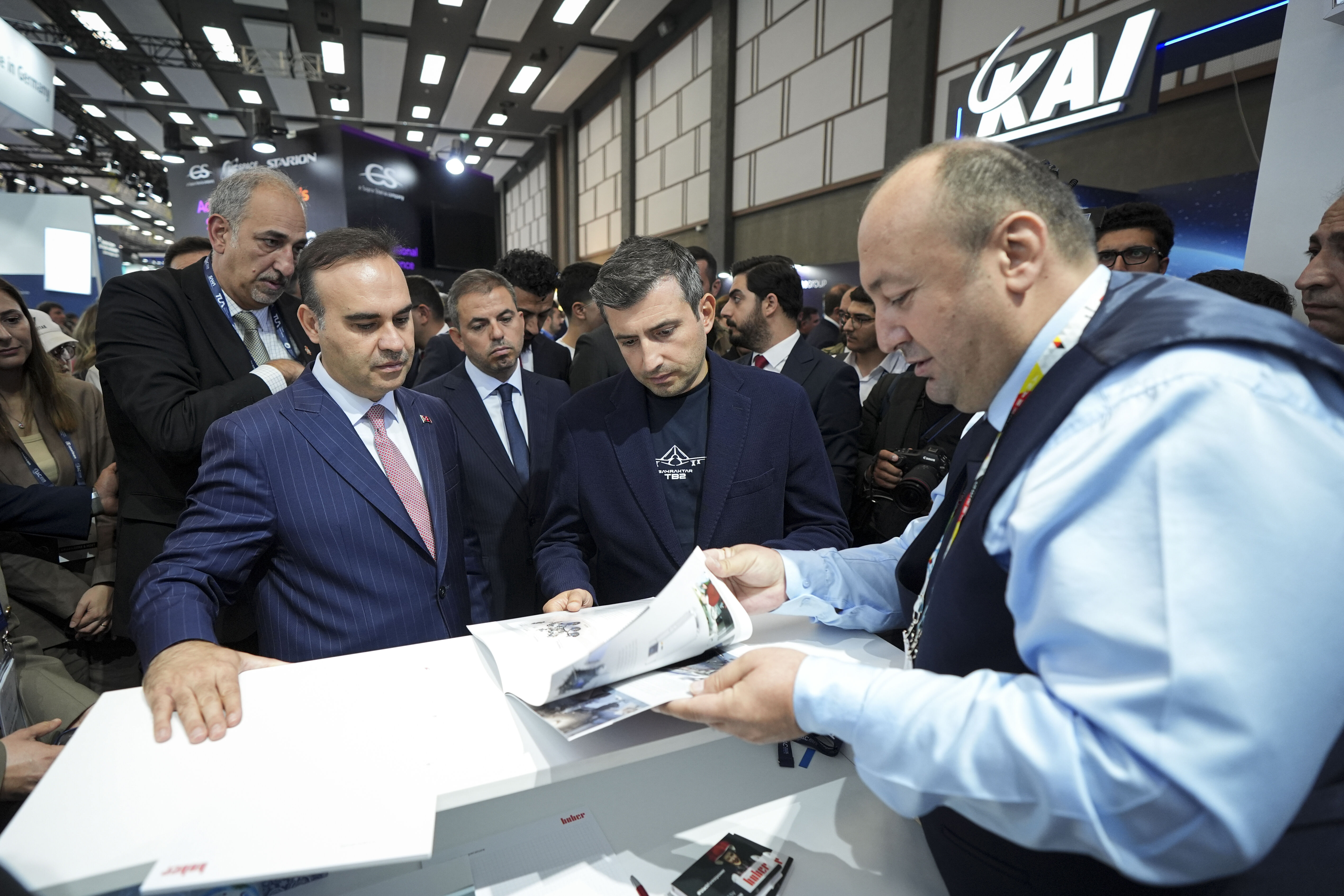 Bakan Kacır Açıkladı Türkiye 2027'De Ay'a Uzay Aracı Gönderecek (2)