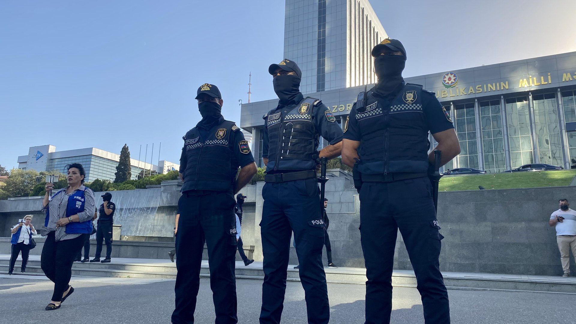 Baku Azerbaycan Milli Meclisi Binasi Onunde Polis