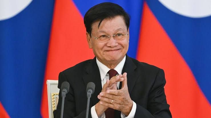 Bakü'de Diplomasi Trafiği Hızlandı! Laos Cumhurbaşkanı'na Resmi Karşılama1
