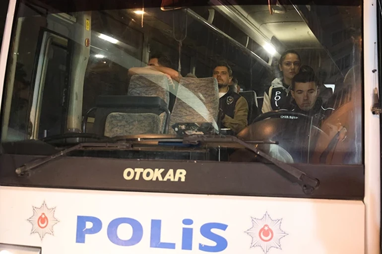 Bayraklı Belediyesi Soruşturmasında 43 Şüpheli Adliyeye Sevk Edildi