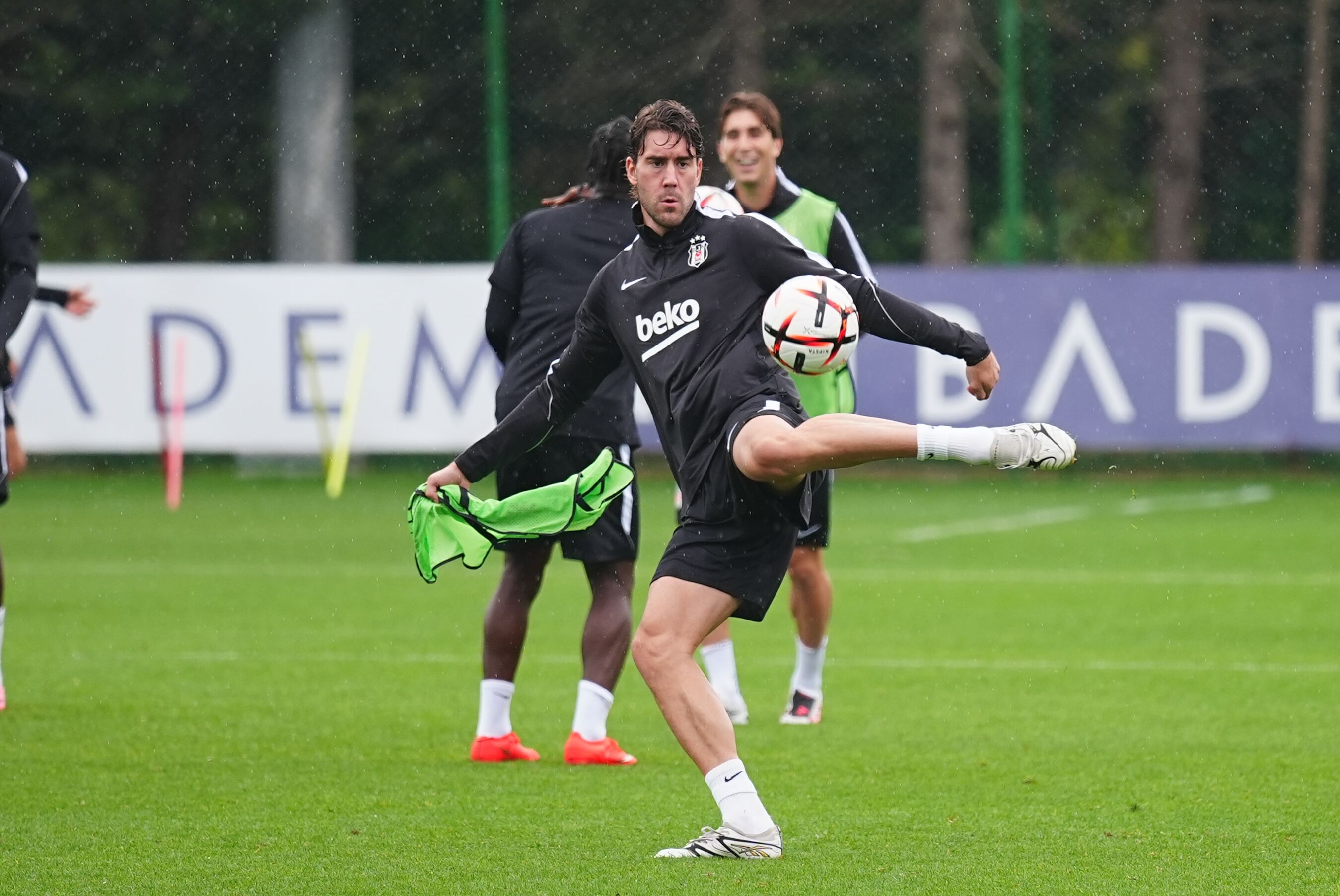 Beşiktaş Kocaelispor Maçı Hazırlıklarını Sürdürüyor! Vlahovic Takıma Döndü-1