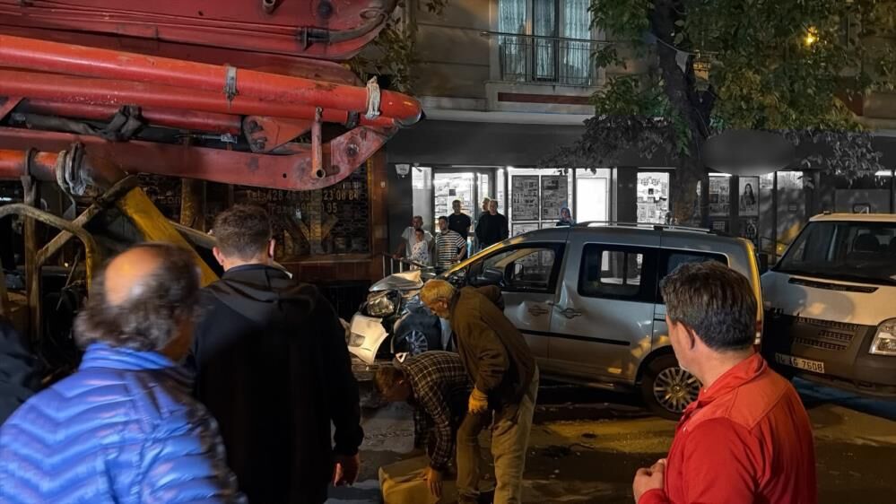 Beton Pompası Dehşet Saçtı, 7 Araç Hasar Aldı