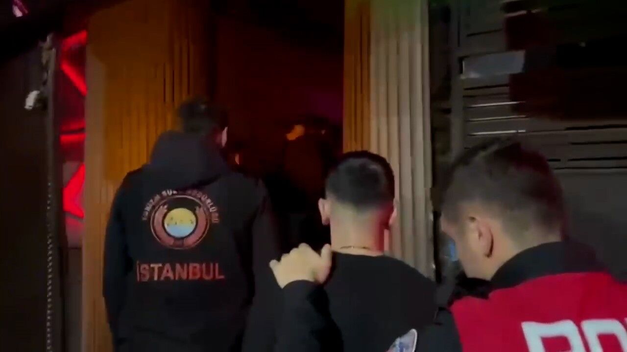 Beyoğlu’nda Güvenlik Alarmı 610 Kişi Sorgulandı, 11 Aranan Şahıs Yakalandı (1)