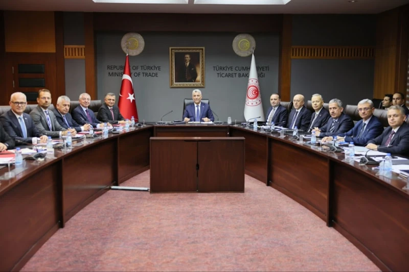 Ticaret Bakanı Ömer Bolat otomotiv sektörü temsilcileriyle toplantıda