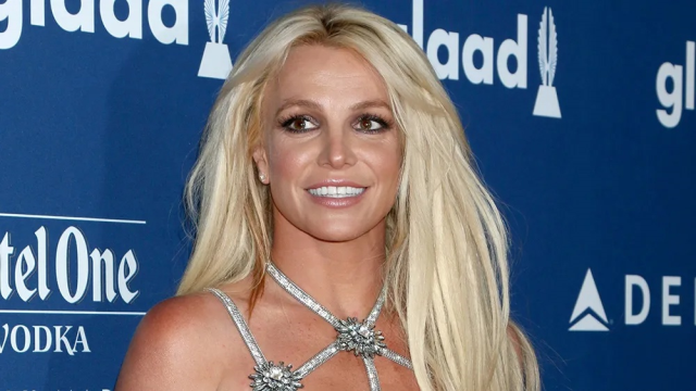 Britney Spears Oğullarıyla Dollywood’a Gitti Yüzünü Gizledii̇-1