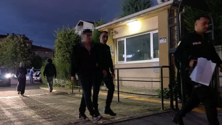 Bursa'da Ehliyet Sınavında Kopya Düzeneğiyle Yakalandı (3)