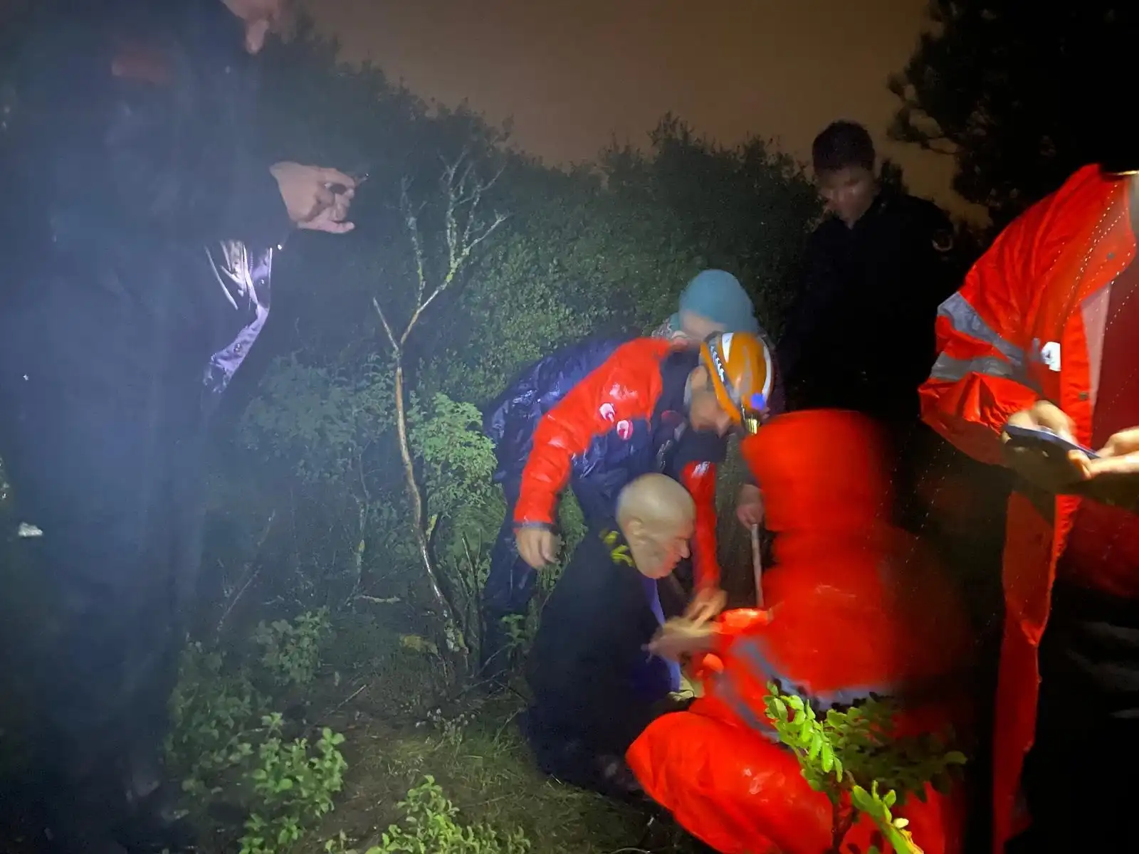 Bursa’da Kaybolan Yaşlı Çifti Ekipler Kurtardı (1)
