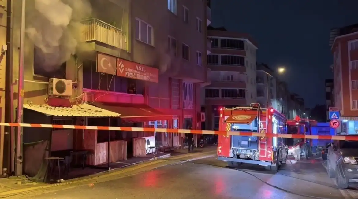 Bursa’da Kıraathane Yangını! İş Yeri Hasar Gördü (2)