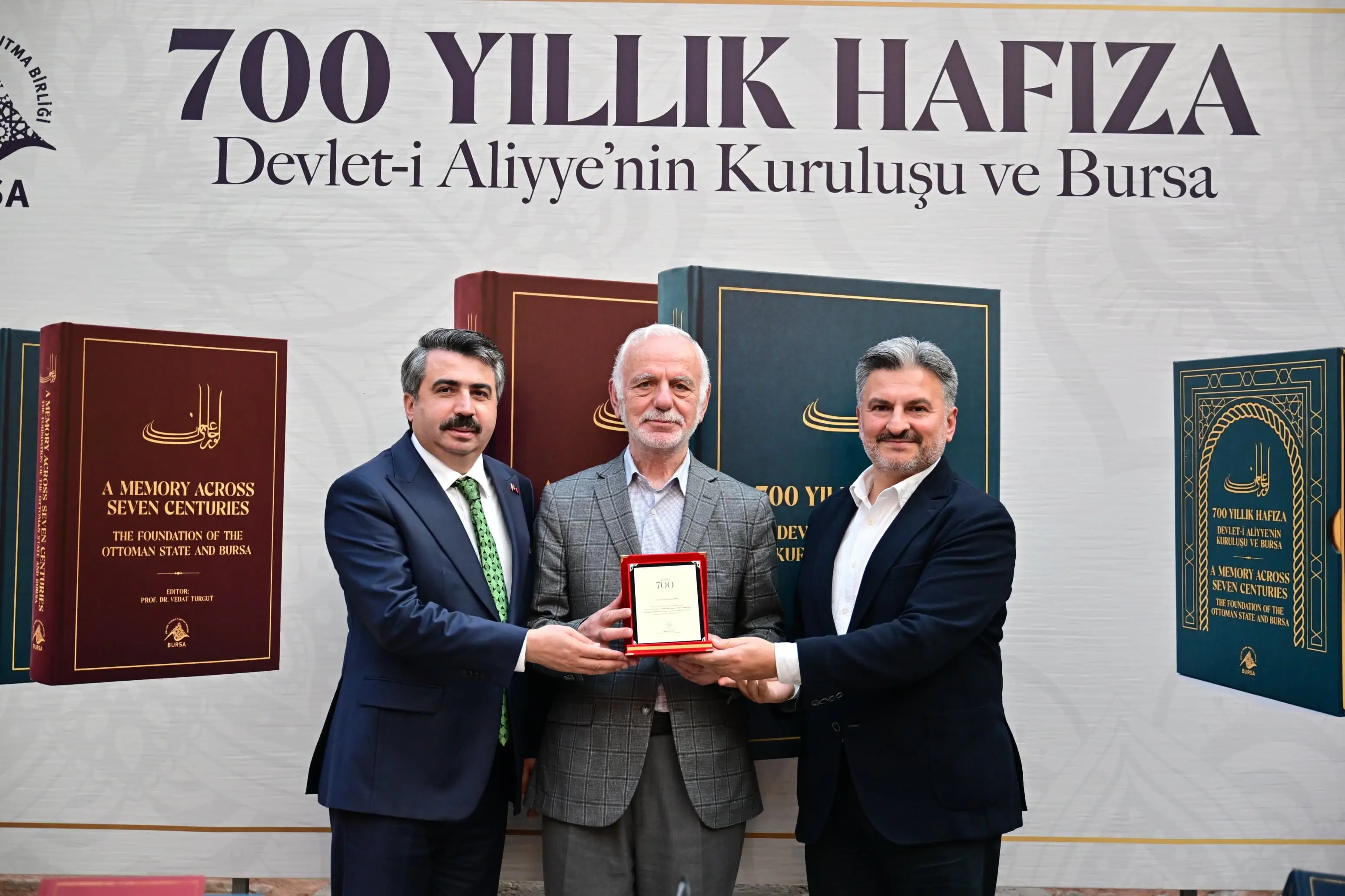 Bursa’nın 700 Yıllık Hafızası Kitap Oldu 25 Akademisyen Kaleme Aldı 3-1