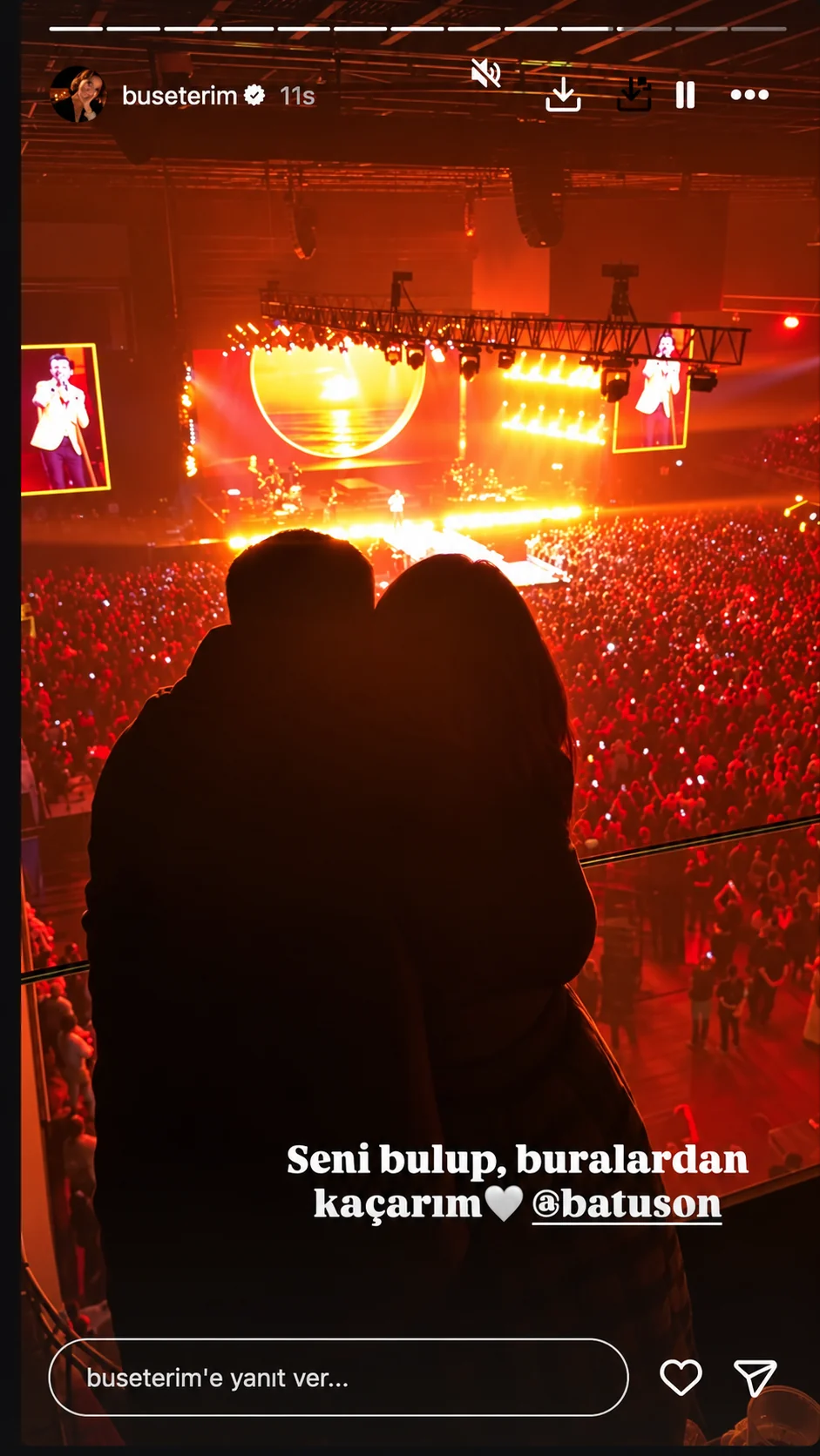 Buse Terim Sevgilisine Aşkını Haykırdı! Yalın Konserinde Romantik Anlar (2)