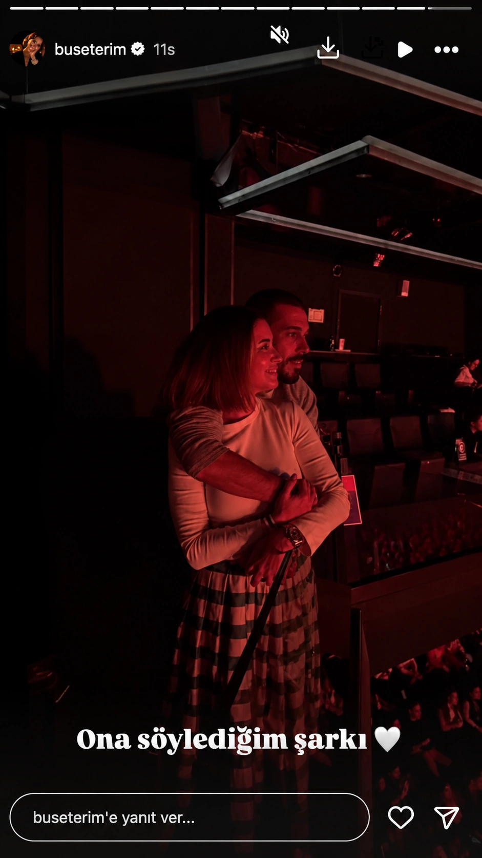 Buse Terim Sevgilisine Aşkını Haykırdı! Yalın Konserinde Romantik Anlar (3)