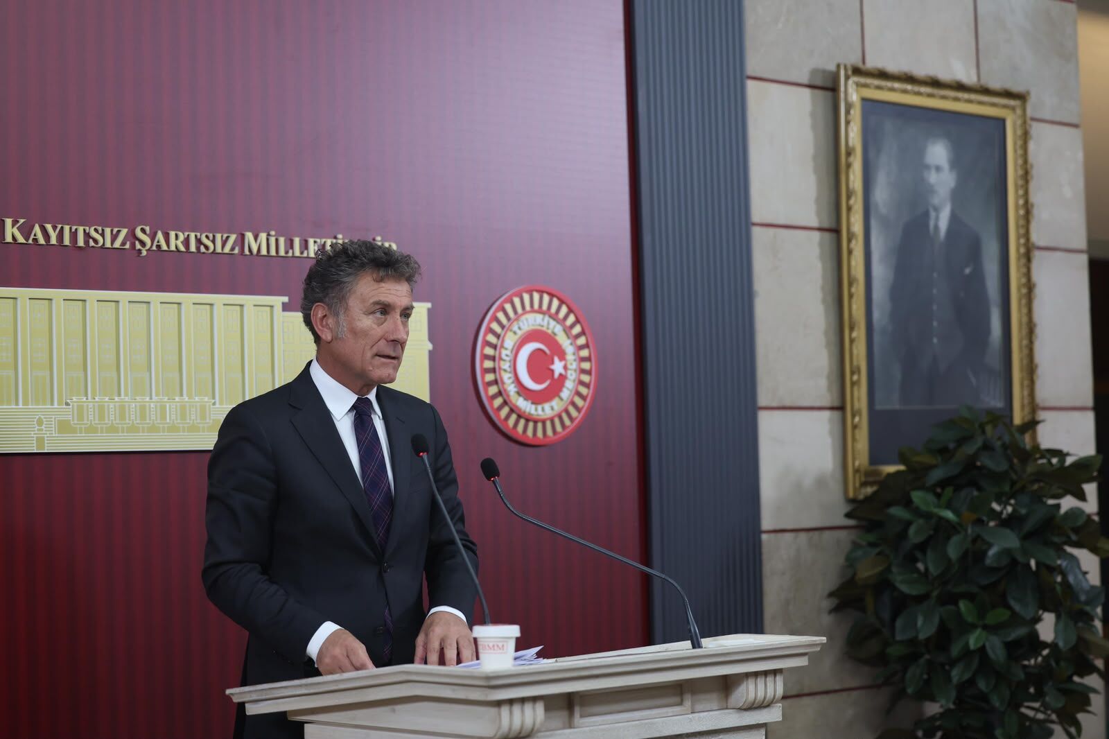 Chp’li Orhan Sarıbal Çiftçi Hasatta, Alım Fiyatı Hala Yok
