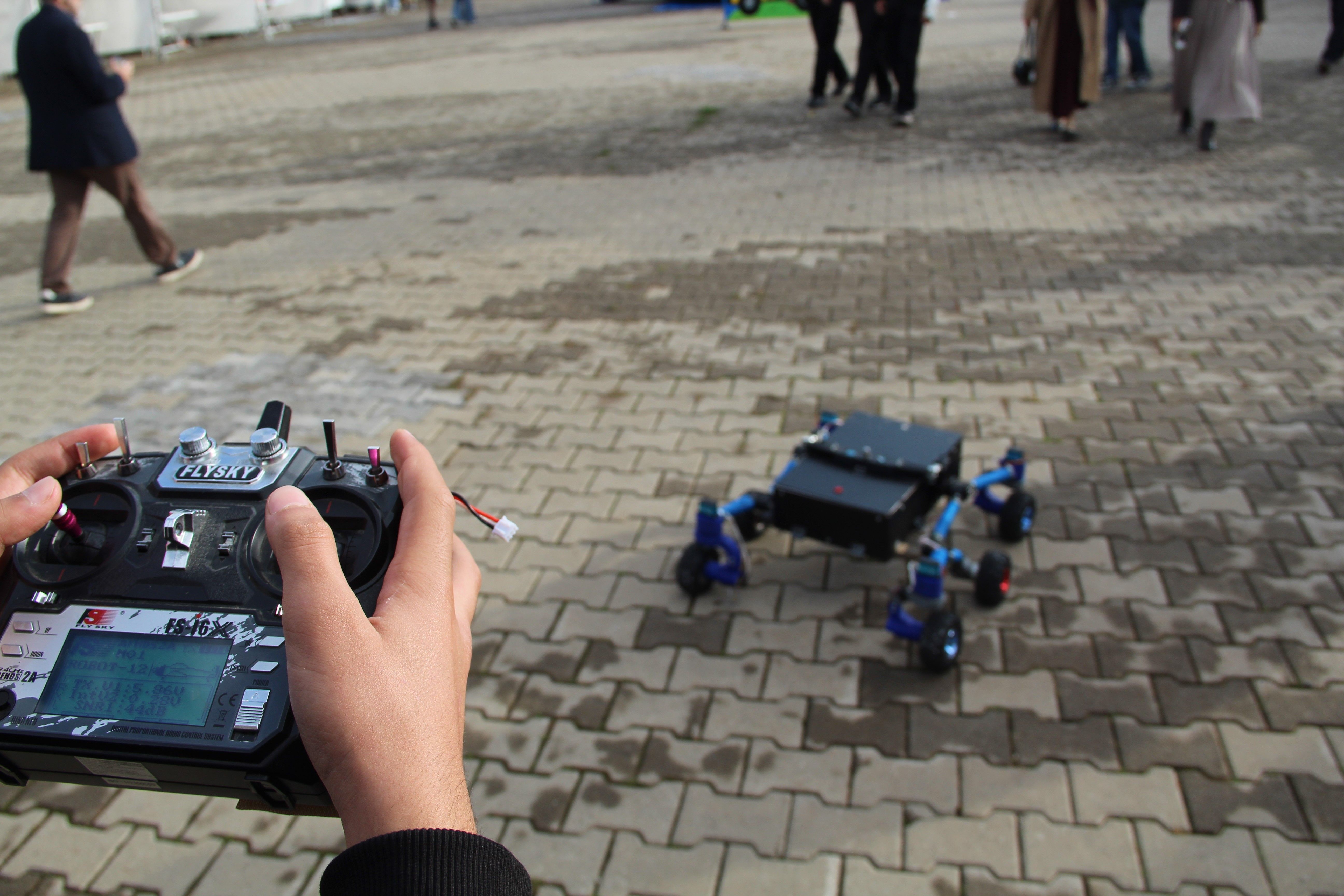 Depremi Yaşadı, Hayat Kurtarmak Için Robot Geliştirdi İşte Özellikleri (3)