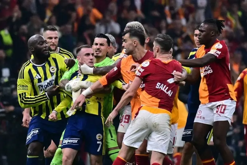 Derbi Sonrasındaki Skandal Kavgaya Ağır Ceza Kapıda Abdülkerim Bardakcı Ve Archie Brown'a 10 Maça Kadar Men Riski! (2)