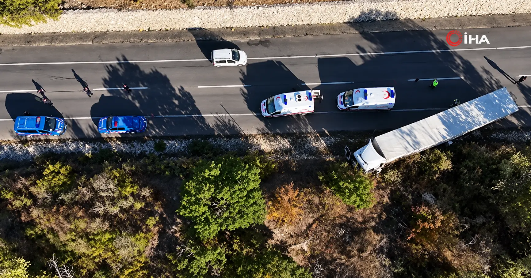 Edirne'de Hamzabeyli Yolunda Tır Ile Kamyonet Çarpıştı 4 Yaralı (2)