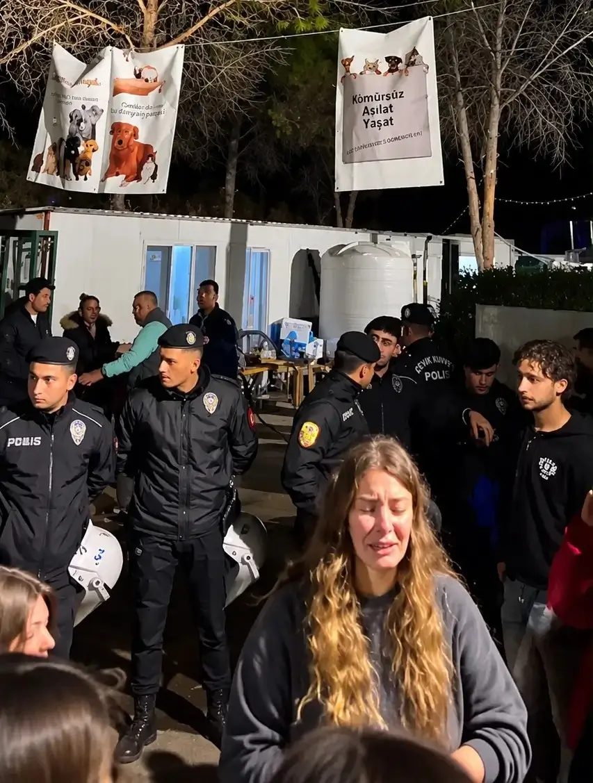 Ege Üniversitesi'nde Köpekler Için Açılan Alana Gece Yarısı Müdahale (2)-1