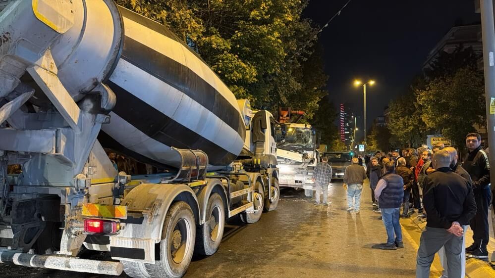 El Freni Çekilmeyen Beton Pompası Dehşet Saçtı