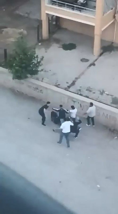 Elazığ'da sokak ortasında darp Gençlerin kavgası kameraya yansıdı
