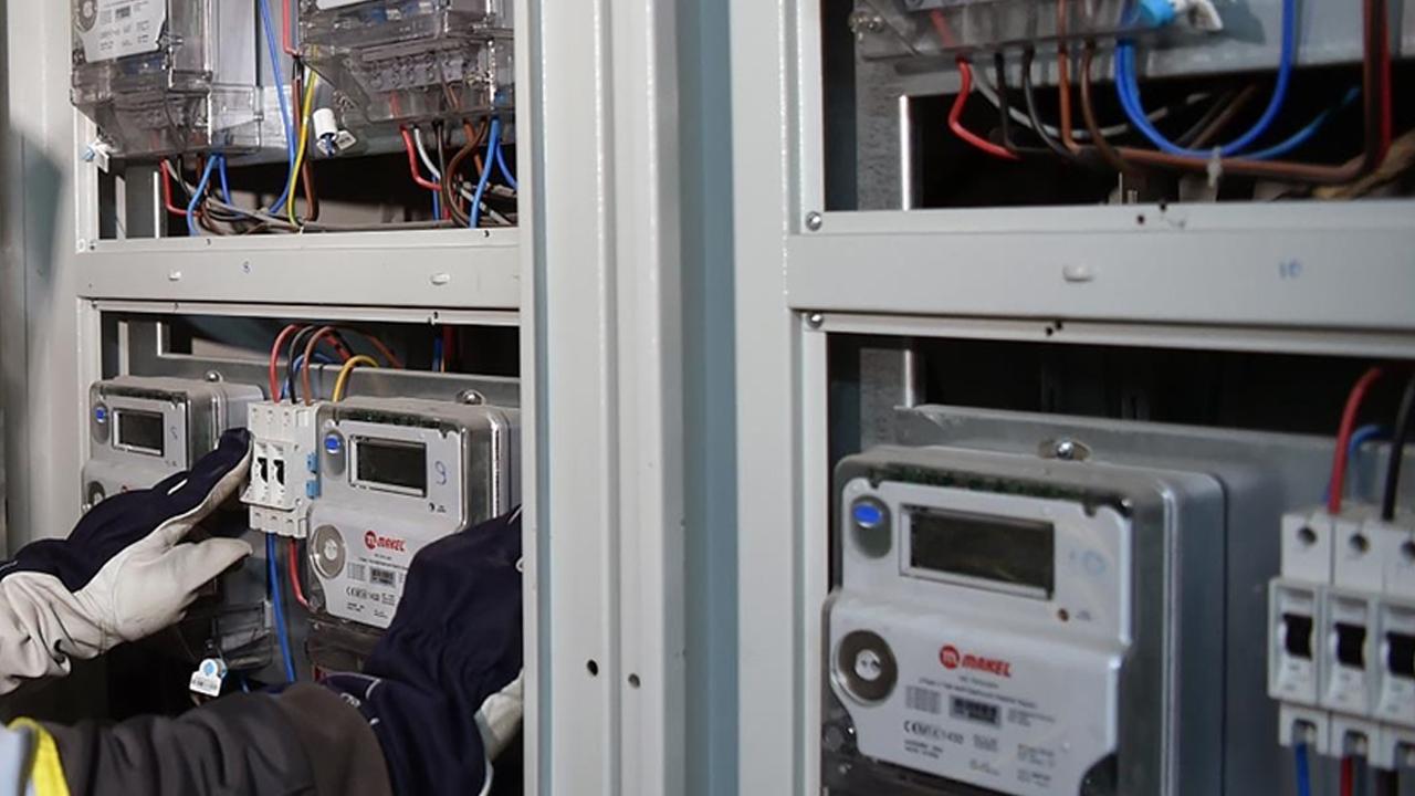 Elektrik Sayaci Yakin Plan
