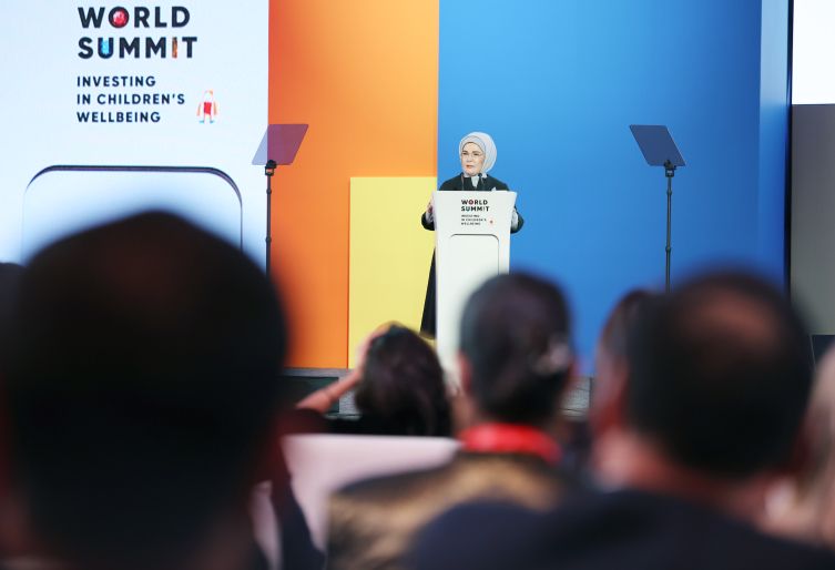 Emine Erdoğan’dan Semerkant'ta Anlamlı Mesaj Çocukların Sesi Olmalıyız-1