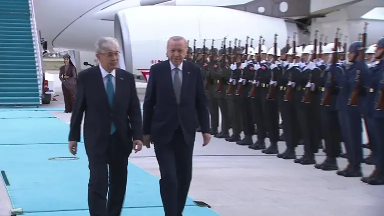 Erdoğan, Tokayev'i Havalimanında Karşıladı 3
