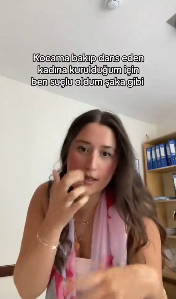 Eşine doğru dans eden kadına tepki gösterdi: “İlk defa böyle bir şeye takıldım”