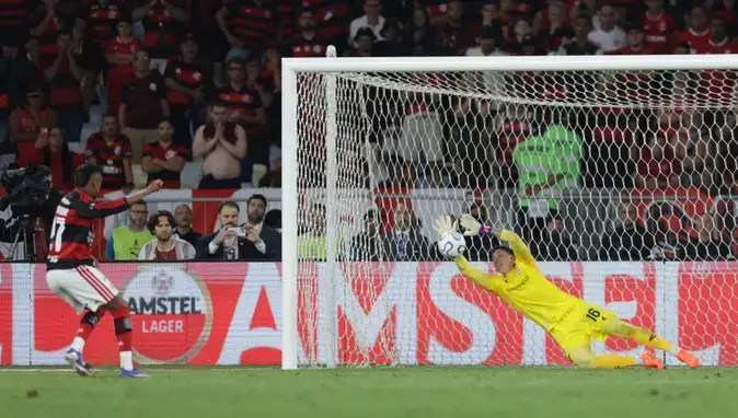 Fernando Muslera devleşti: Estudiantes, Libertadores Kupası'nda finale yükseldi
