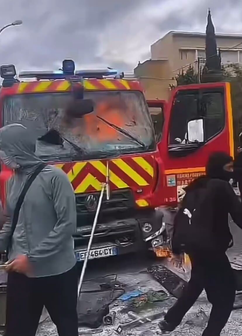 Fransa'da Lise Protestoları Büyüdü, Araçlar Ve Polis Hedef Alındı