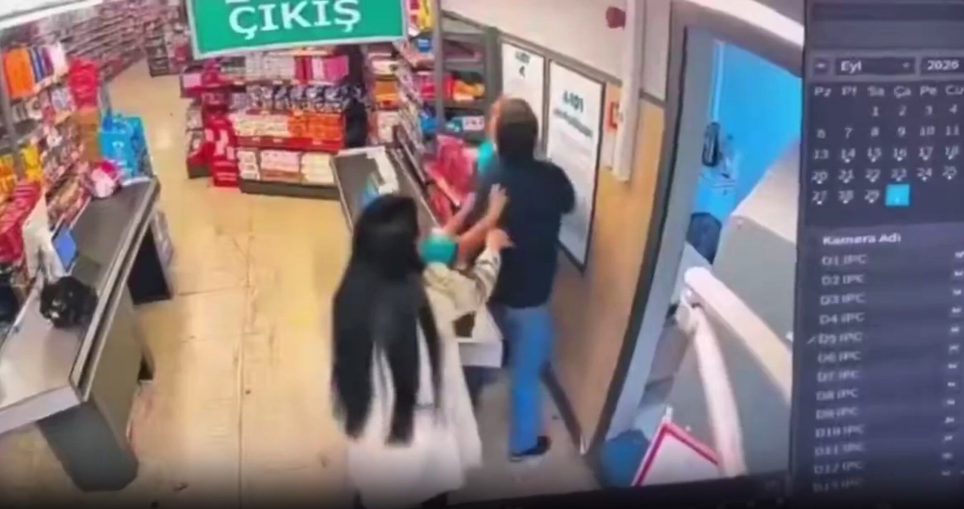 Gaziantep’te markette kadın kasiyere saldırı! Dehşet anları kamerada