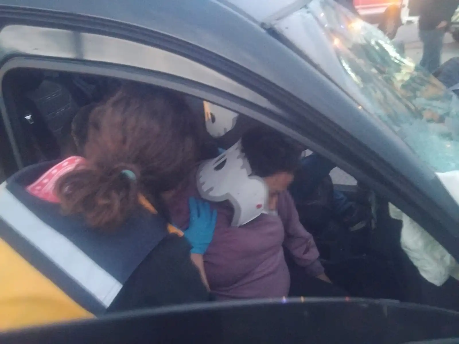 Gebze’de Iki Otomobil Çarpıştı 1’I Ağır 4 Yaralı (3)