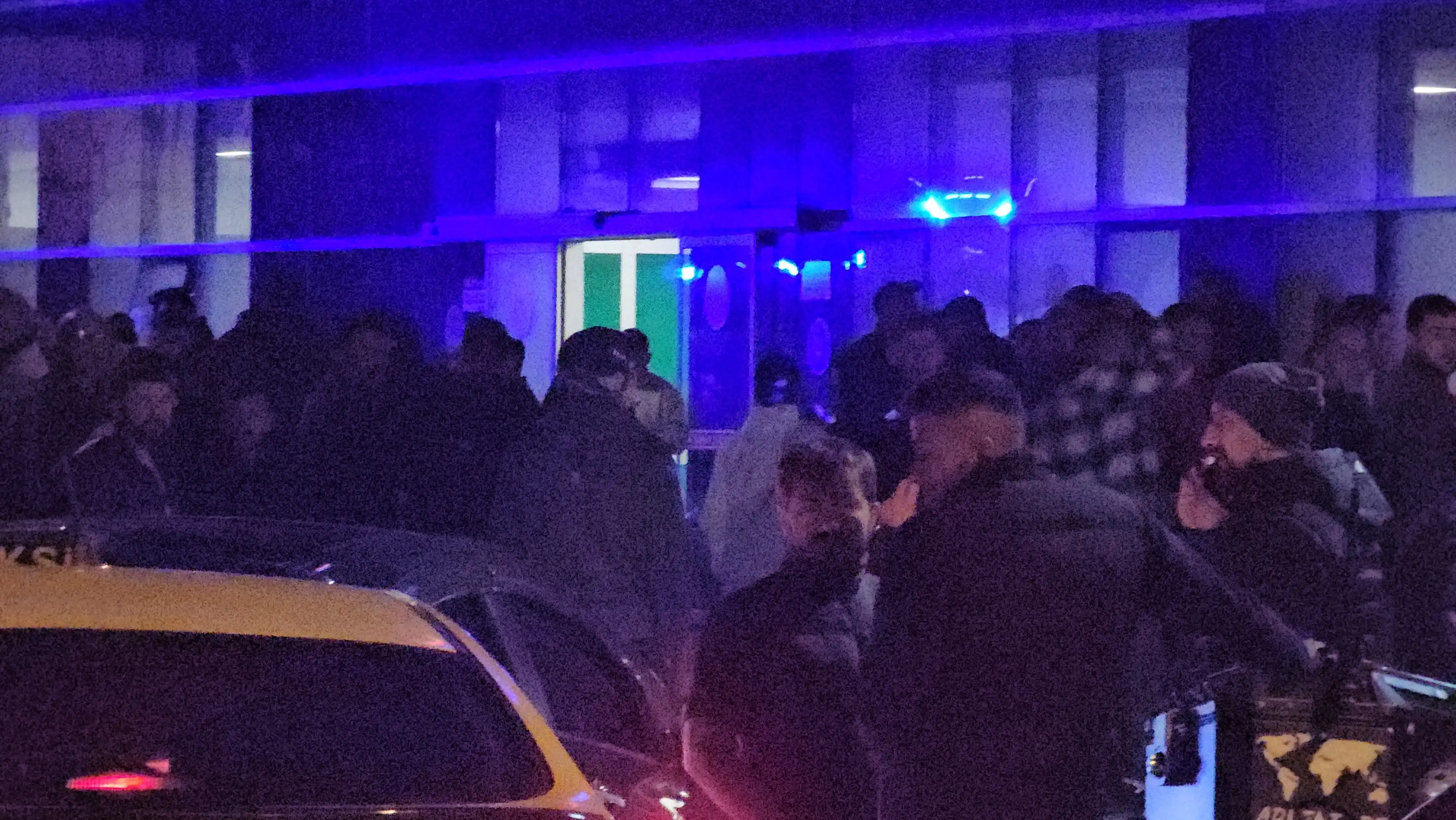 Hakkında Tedbir Kararı Vardı! Eşini Ve Bir Genci Silahla Vurup Kaçtı (3)