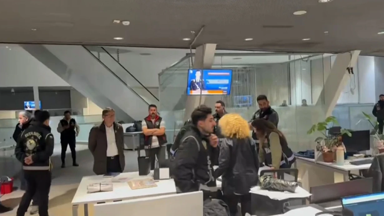 Halk Tvye Kayyum Atandi Ekipler Binada Arama Yapiliyor