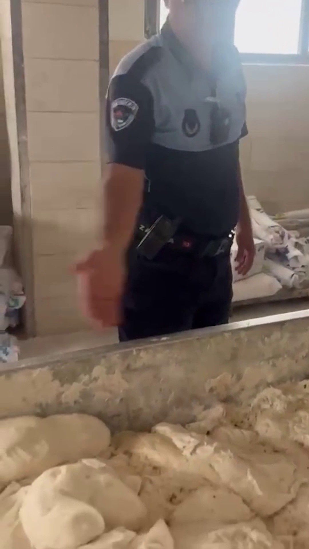 Hamam Böcekleri, Sigara Izmaritleri! Ekmek Üreten Fırından Mide Bulandıran Görüntüler (3)