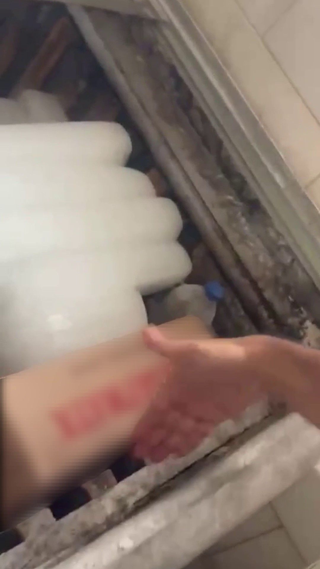 Hamam Böcekleri, Sigara Izmaritleri! Ekmek Üreten Fırından Mide Bulandıran Görüntüler (4)-1
