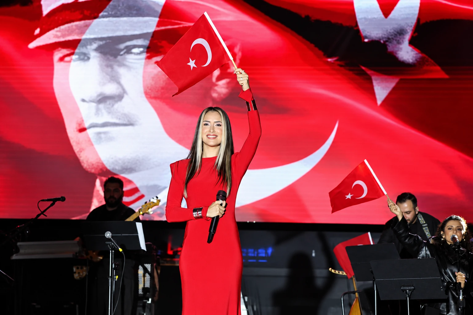 Hande Ünsal’dan 29 Ekim’de Atatürk Mesajı (1)