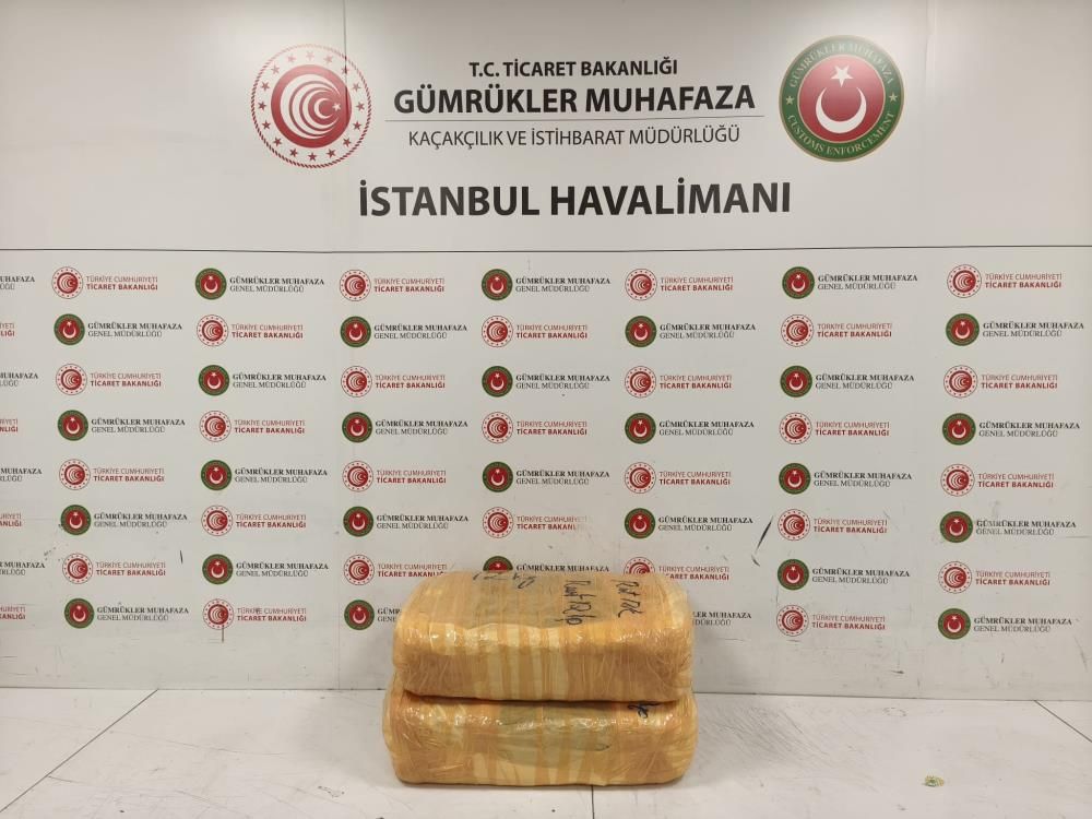 Havalimanı'nda 25 Kilo Esrar Ele Geçirildi