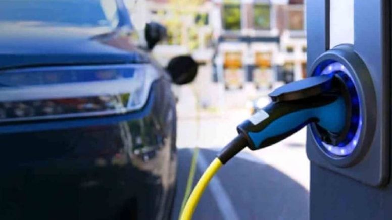 İkinci elde yön değişti: Elektrikli ve hibrit satışları uçuşa geçti