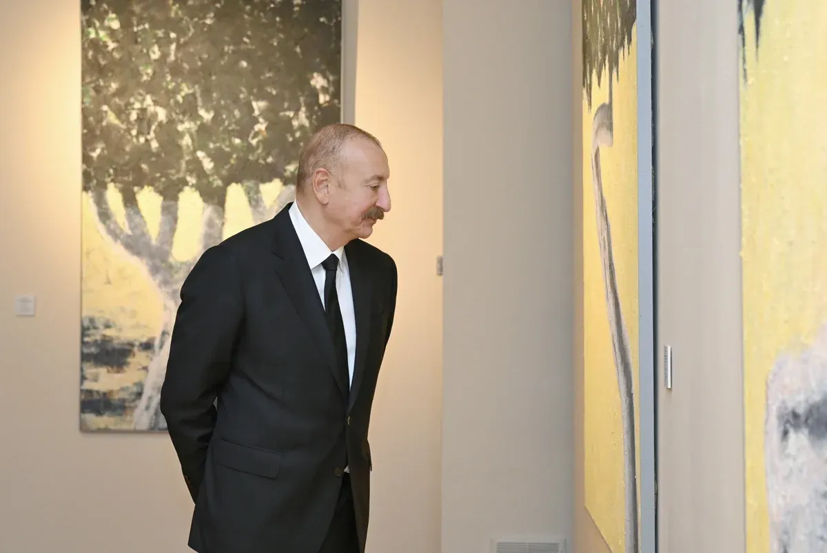 İlham Aliyev Ve Ailesi, Farhad Halilov'un 80. Yıl Sergisini Gezdi 4