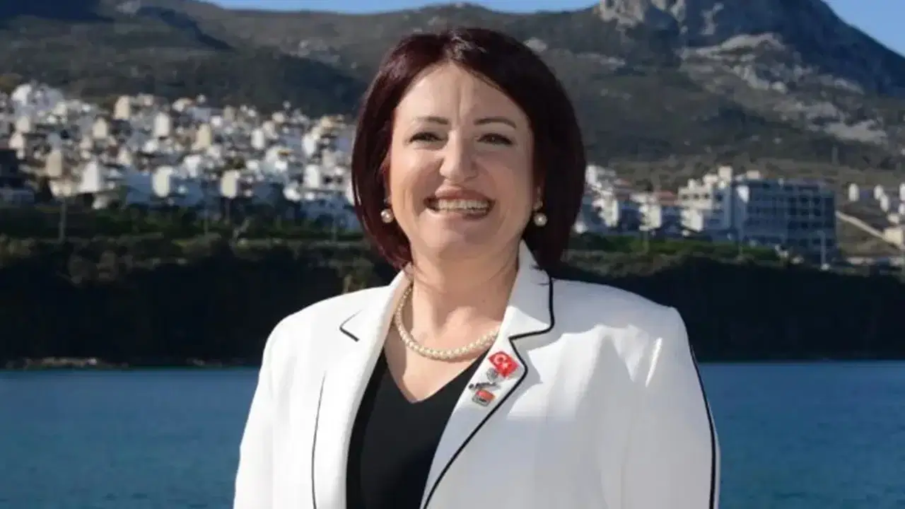 İlkay Girgin Erdoğan Yeni̇ Parti'den Ayrıldı Karaburun'da Yeni Dönem (1)