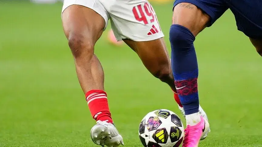 İngiltere Lig Kupası'nda Tarihi Sürpriz Dron Aralı Maçta Arsenal, Fleetwood Town'a Elendi! (1)