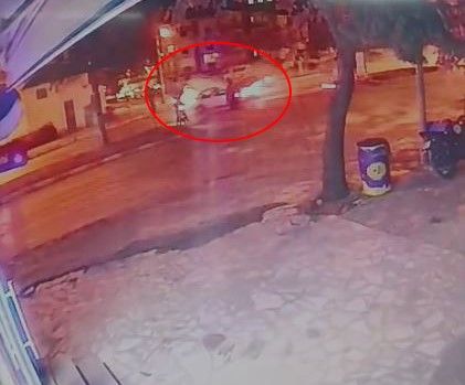 Isparta'da Otomobiller Kavşakta Çarpıştı