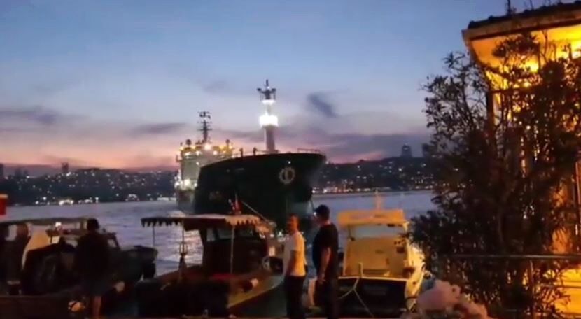 İstanbul Boğazı'nda Facianın Eşiğinden Dönüldüğü Anlar Kamerada